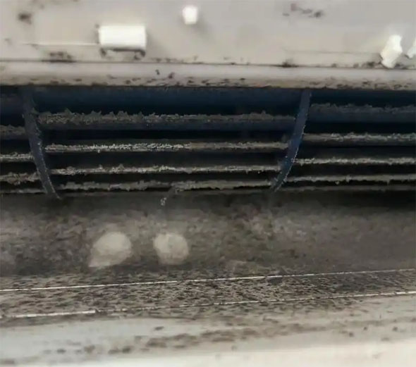 嘉峪关空调吹的风有股烧焦味是怎么回事